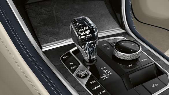 'CraftedClarity' glass application BMW 8 Series Convertible G14 LCI Facelift 2022 close-up centre console