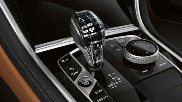 'CraftedClarity' glass application BMW 8 Series Gran Coupé G16 LCI Facelift 2022 close-up centre console