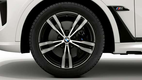 21" M light alloy wheel Double-spoke style 754 M Bicolor BMW M Performance Parts close-up