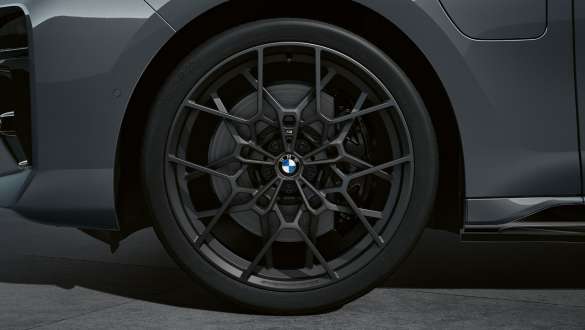 22" M Performance forged wheels Cross-spoke style 912 M Frozen Gunmetal Grey BMW M Performance Parts close-up