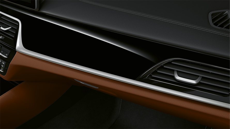 BMW 5 Series Sedan G30 Facelift 2020 cockpit in detail trim finishers Piano Black trim with Pearl Chrome finisher