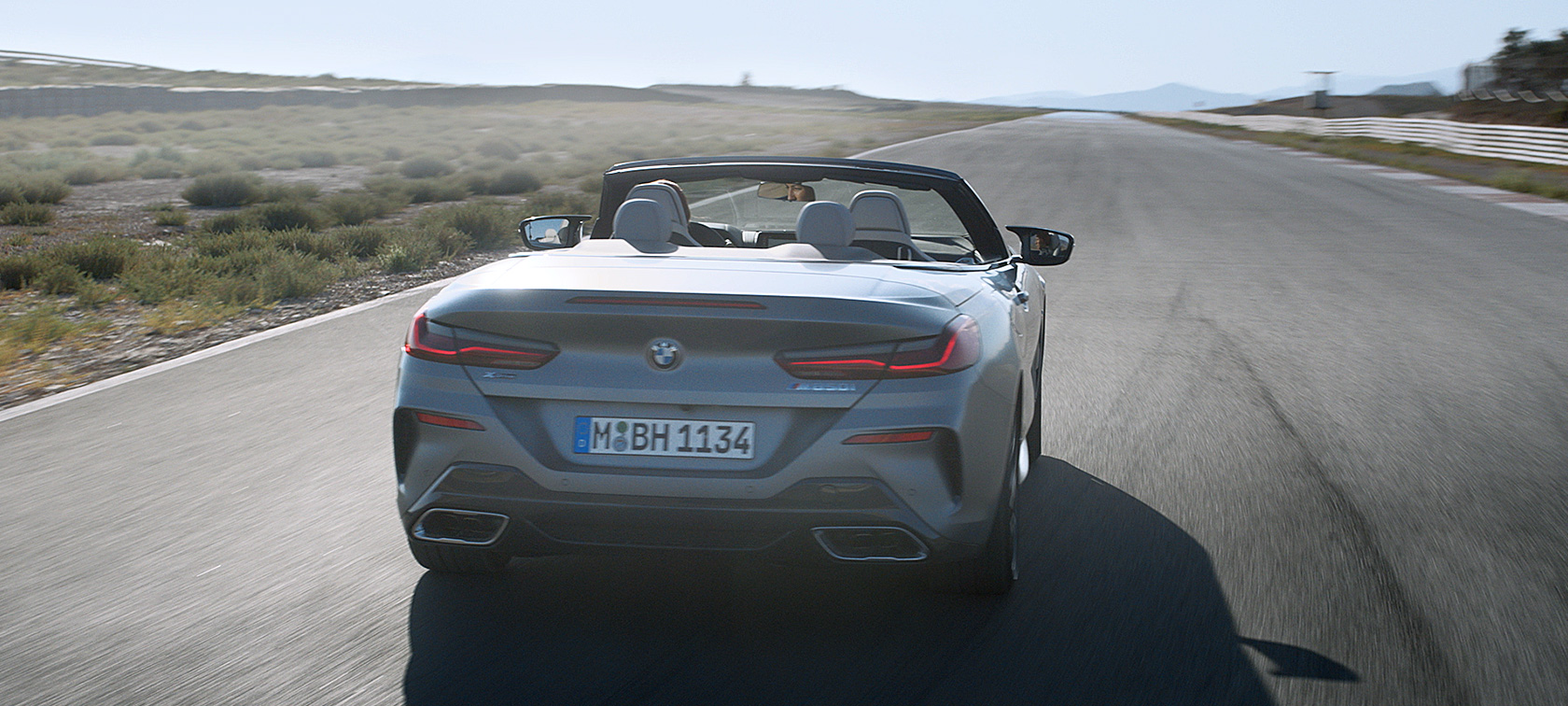 BMW 8 Series Convertible G14 LCI Facelift 2022 driving dynamics in the video