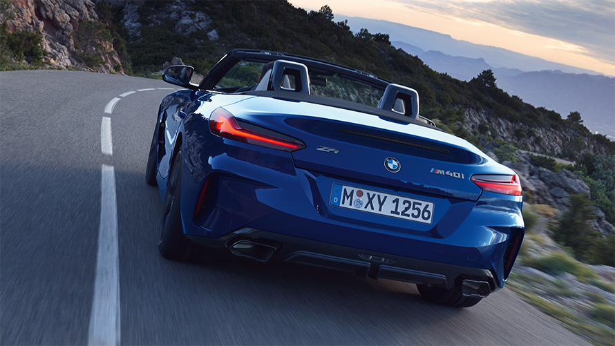 BMW Z4 M40i G29 2022 Portimao Blue sporty three-quarter front view