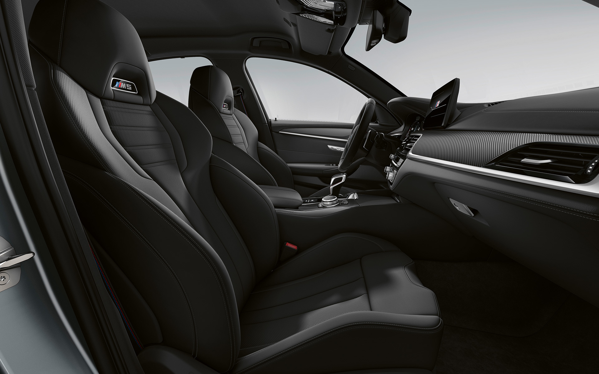 BMW M5 F90 LCI Facelift 2020 cockpit with open door