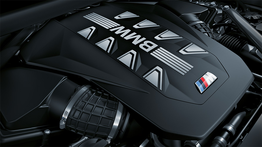 BMW X5 M60i xDrive G05 MP engine close-up