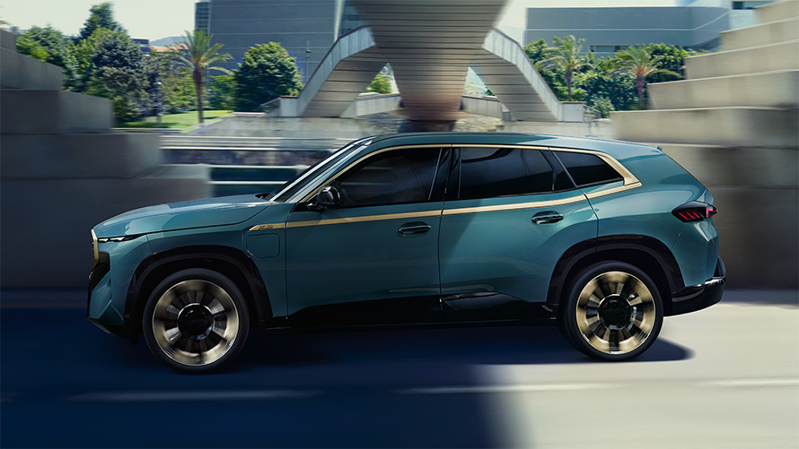 BMW XM G09  Exterior side view driving accent band in night gold