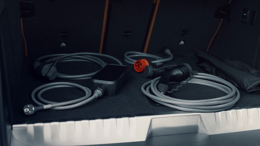 Plug-in hybrid BMW X3 xDrive30e G01 Charging plug-in hybrid and different charging cables 2021