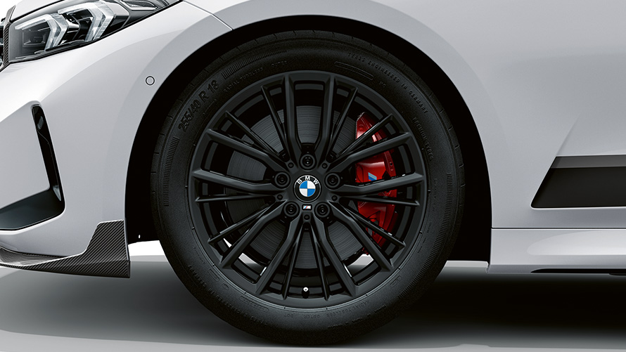 18" M Performance light alloy wheel 796 M BMW M Performance Parts close-up